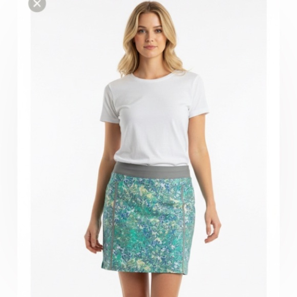 Adidas women’s floral adistar athletic golf skirt with pockets size medium